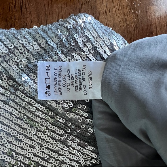Sparkle! Silver sequin top NWOT XS - Picture 5 of 6